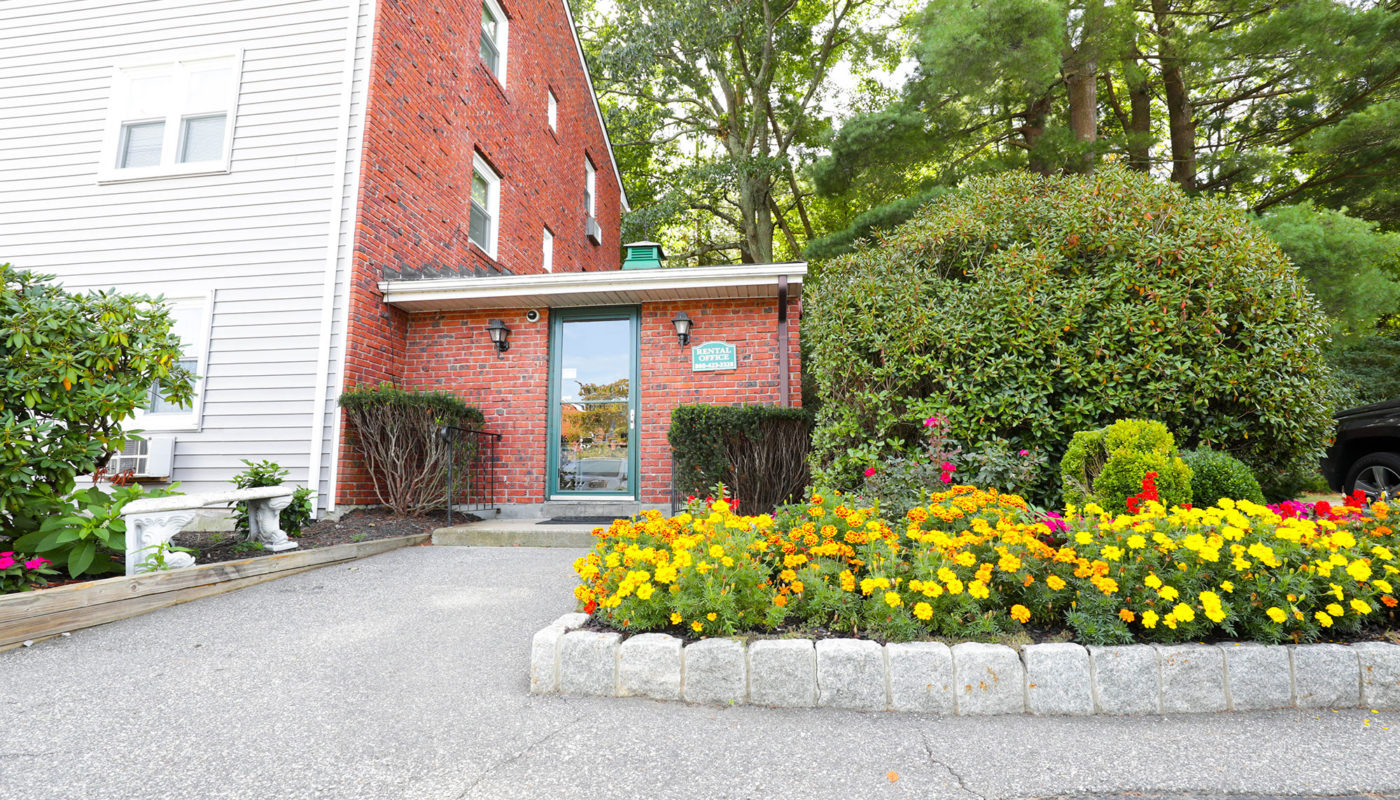 Colonial Townhouse Apartments Colonial Townhouse Apartments