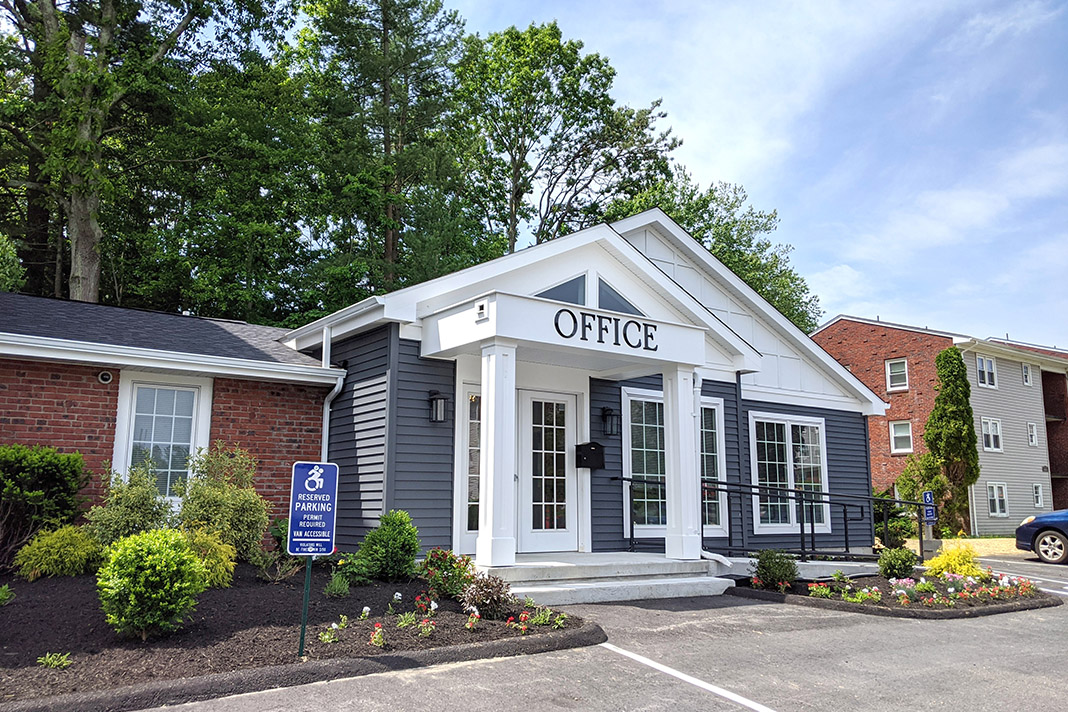 Colonial Townhouse Apartments Colonial Townhouse Apartments